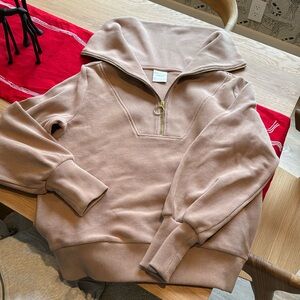 Varley vine pullover size small